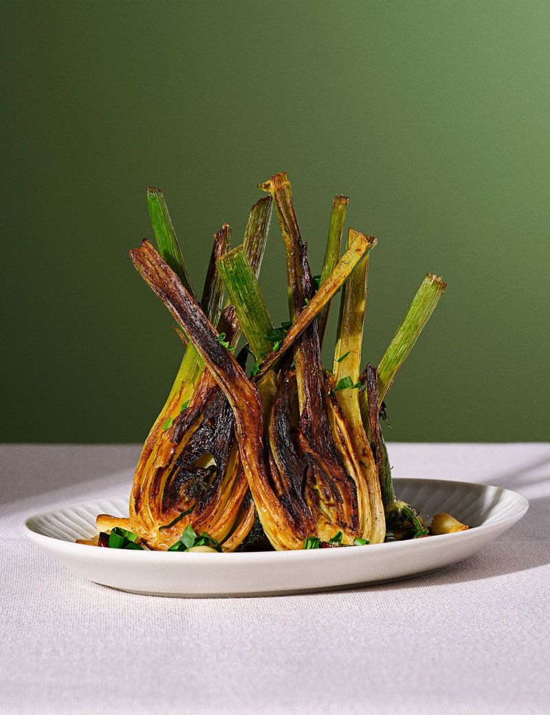 Grydestegt Fennikel serveret som lammekrone